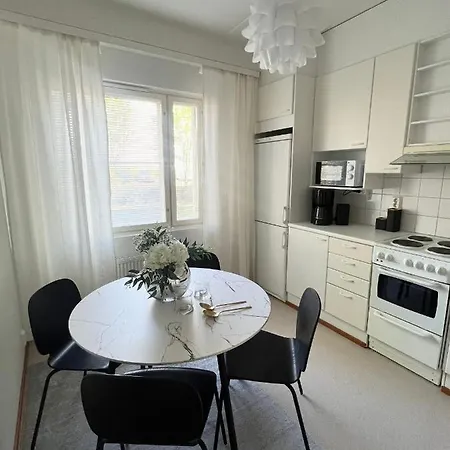 Annalan Helmi - Viihtyisae Koti Hyvillae Kulkuyhteyksillae Ja Saunalla Appartement *